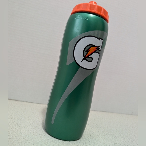 Lot of 7 Brand New Gatorade Squeeze Water Bottle 32 OZ Green Dishwasher Safe - Picture 13 of 16